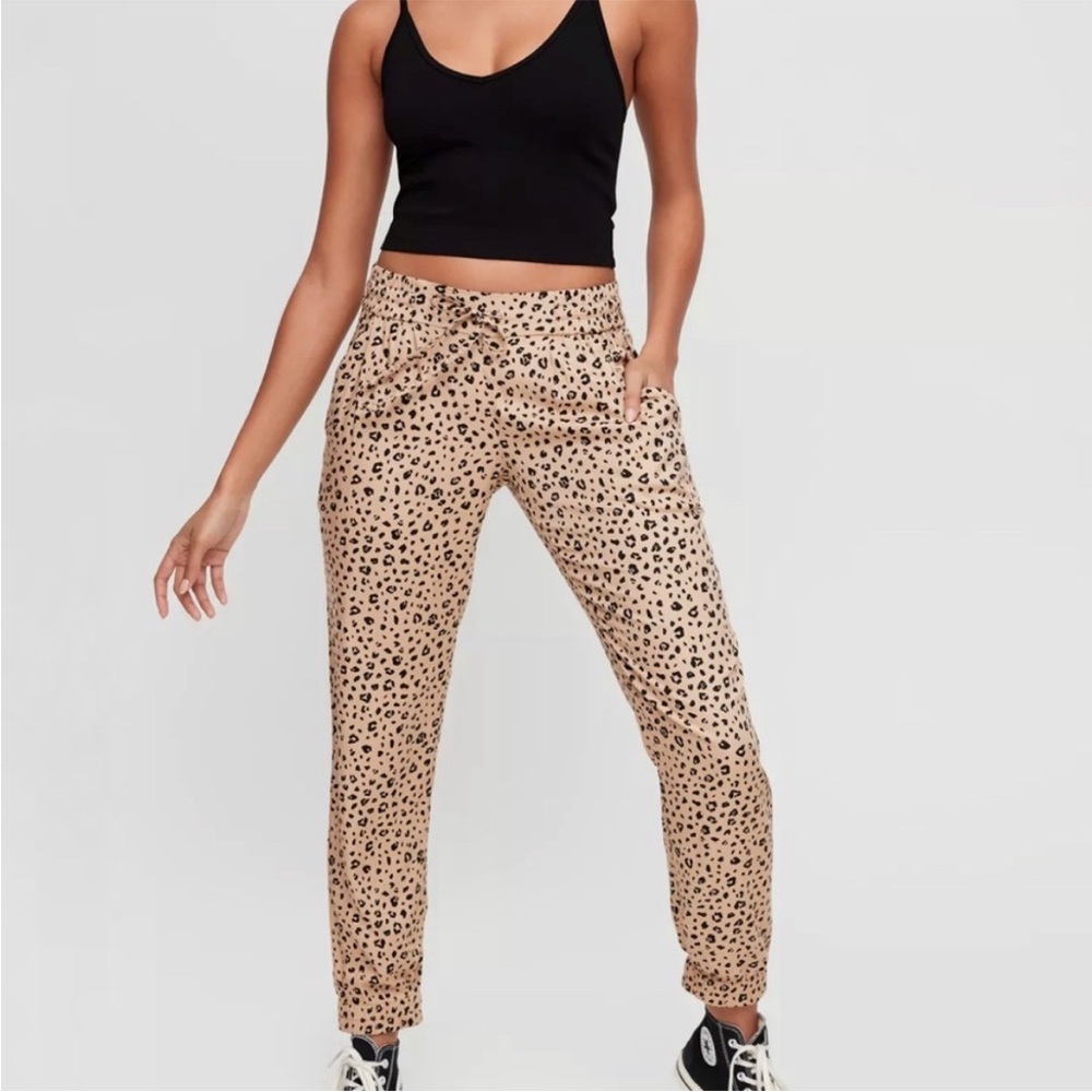 Aritiza Sunday Best Leopard Print Joggers